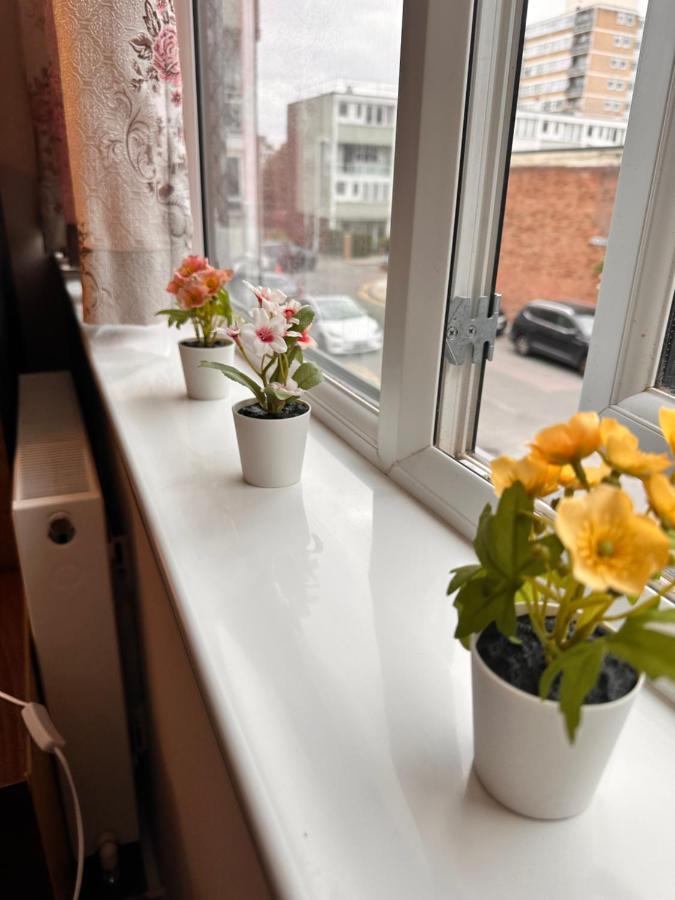 Canary Wharf Single Double And En-Suite Rooms London Exterior photo