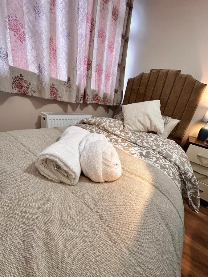 Canary Wharf Single Double And En-Suite Rooms London Exterior photo